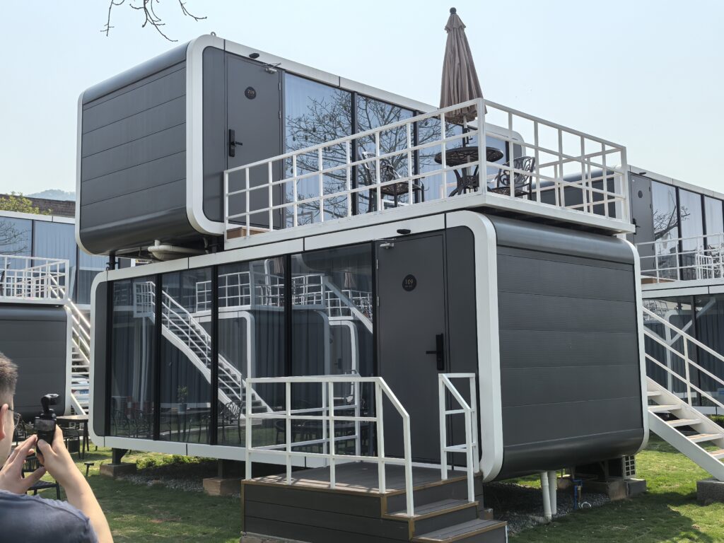 Apple Cabin Model AP5